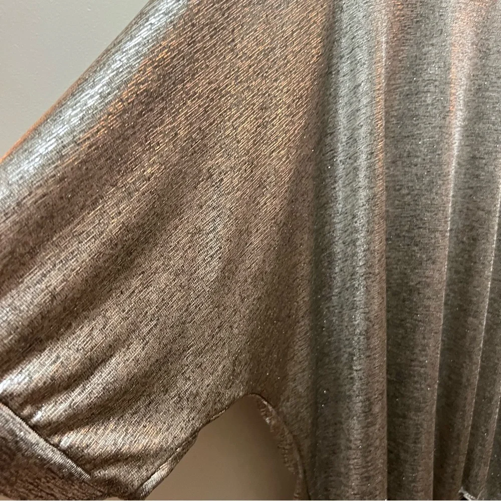 Kim & Cami silver shimmery top tie front medium new with partial tag - Picture 4 of 7